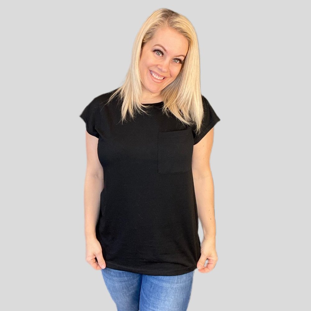 Talk to me Tee in Balck